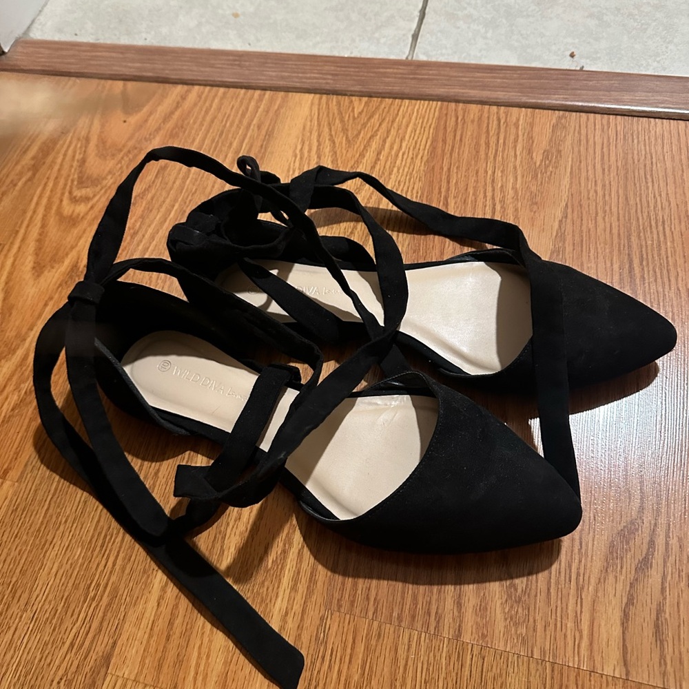 Wild Diva wrap up flats, like new condition. Very stylish. Size 10